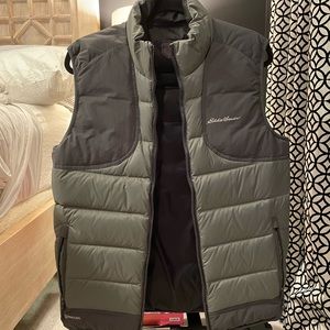 Mens Small Eddie Bauer reversible puffer vest